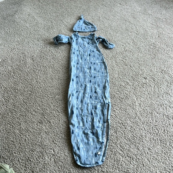 Ruggedbutts Knotted Onesie with Hat - Picture 1 of 3